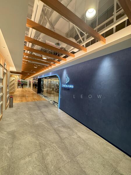 The Heeren, 260 Orchard Road, 1,000 sqft, Mall Shop For Rent, by Lucas Leow, 60076764 - Corridor - CommercialGuru.com.sg