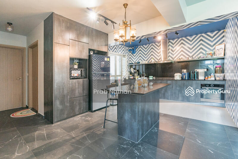 Island counter with open concept Kitchen