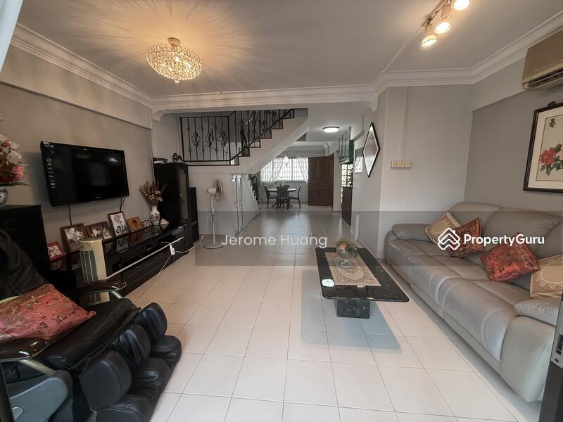 For Sale - 221 Bukit Batok East Avenue 3