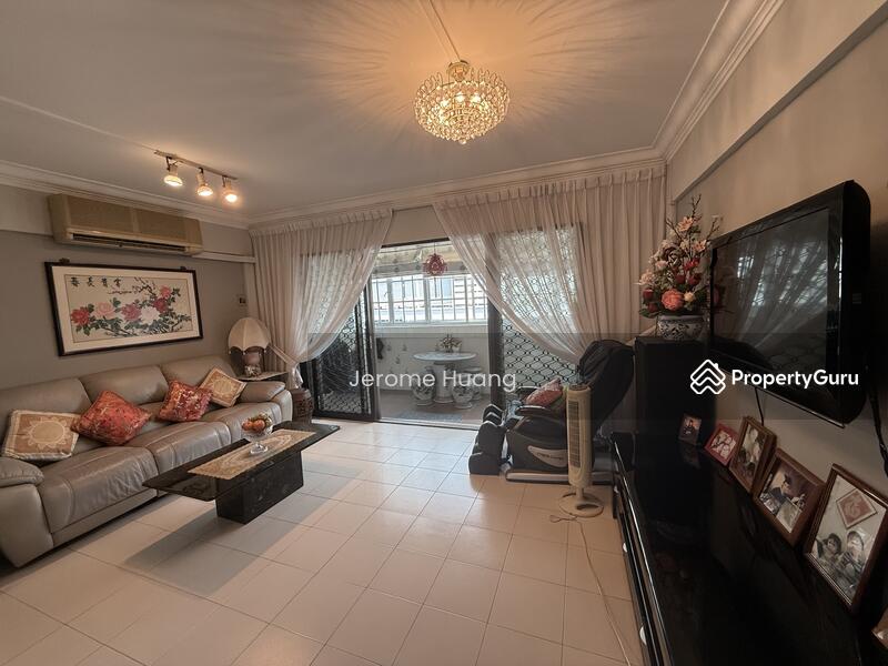 For Sale - 221 Bukit Batok East Avenue 3