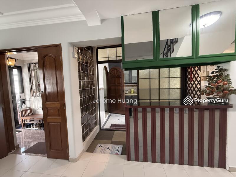 For Sale - 221 Bukit Batok East Avenue 3