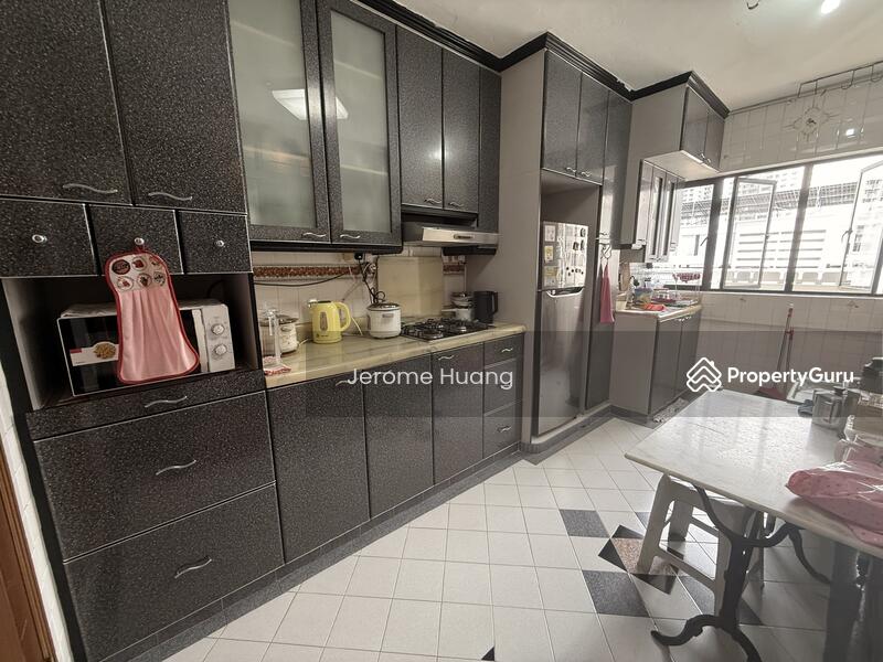 For Sale - 221 Bukit Batok East Avenue 3