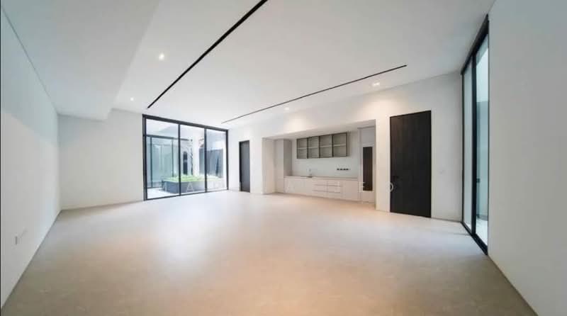 New Bungalow, 1km HenryParkPriSch, 6min walk to MRT Detached House For Sale at S$ 18,800,000 | PropertyGuru Singapore