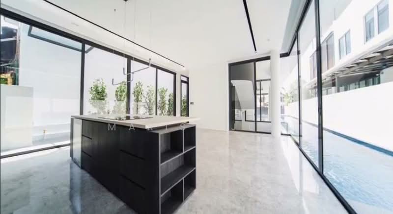 New Bungalow, 1km HenryParkPriSch, 6min walk to MRT Detached House For Sale at S$ 18,800,000 | PropertyGuru Singapore