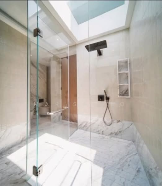 New Bungalow, 1km HenryParkPriSch, 6min walk to MRT Detached House For Sale at S$ 18,800,000 | PropertyGuru Singapore