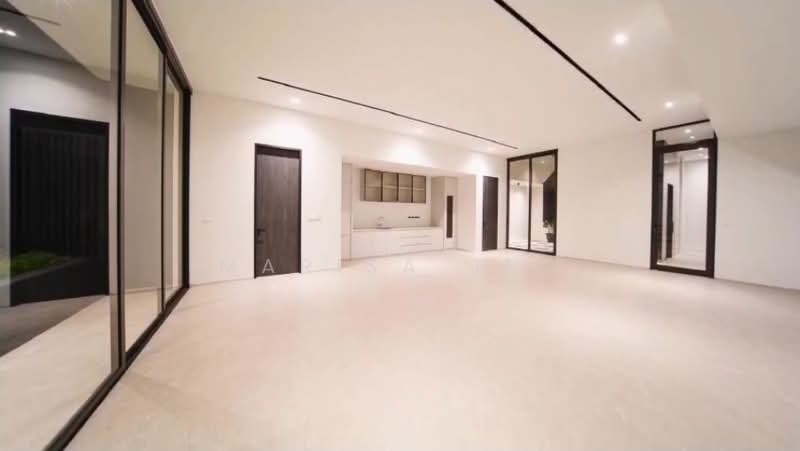 New Bungalow, 1km HenryParkPriSch, 6min walk to MRT Detached House For Sale at S$ 18,800,000 | PropertyGuru Singapore