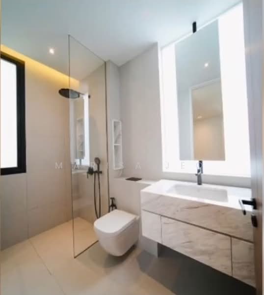 New Bungalow, 1km HenryParkPriSch, 6min walk to MRT Detached House For Sale at S$ 18,800,000 | PropertyGuru Singapore