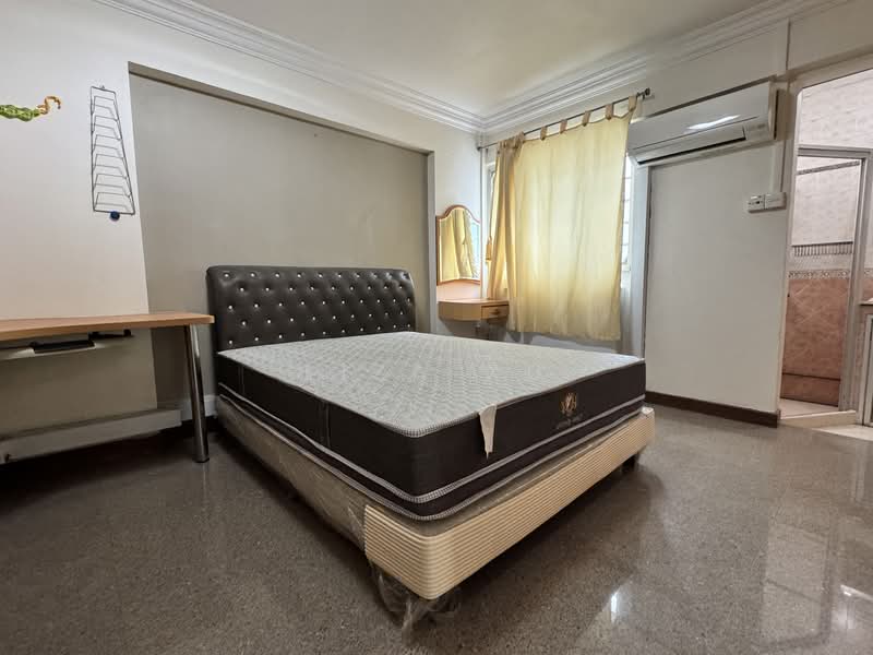 211 Serangoon Avenue 4 HDB Flat For Sale at S$ 600,000 | PropertyGuru Singapore - Bedroom