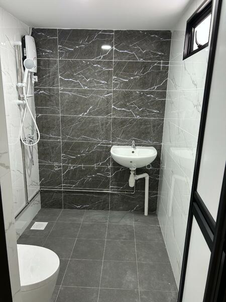 Jalan Besar, Jalan Besar, 2,392 sqft, Shop / Shophouse For Rent, by Sally Soh, 60077476 - 2nd Floor Bathroom - CommercialGuru.com.sg