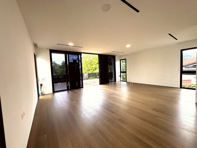 Grove Drive, Grove Drive, 5 Bedrooms, 12,109 sqft, Detached House For Sale, by Paige Mou, 60078128 - Living Room - PropertyGuru.com.sg