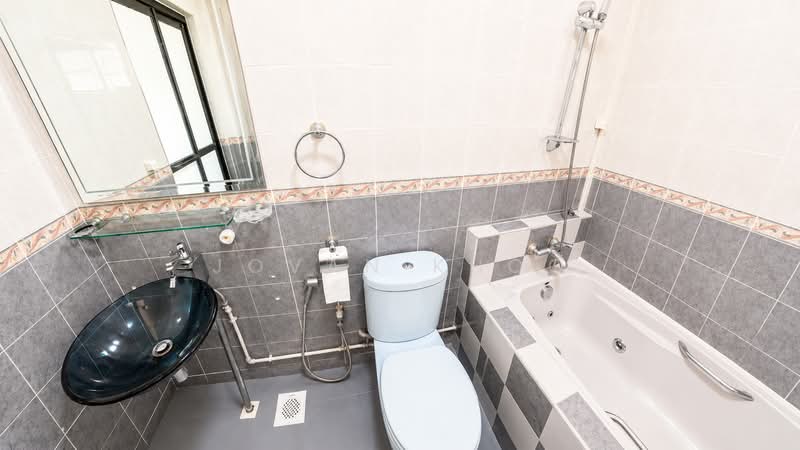 297 Compassvale Street, 297 Compassvale Street, 3 Bedrooms, 1,442 sqft, HDB Flat For Rent, by Jovan Khoo, 60078129 - Bathroom - PropertyGuru.com.sg