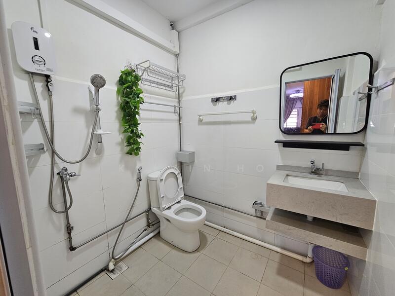 503 Jurong West Avenue 1, 503 Jurong West Avenue 1, Room Rental, 100 sqft, HDB Flat For Rent, by Kelvin Ho, 60078157 - Bathroom - PropertyGuru.com.sg