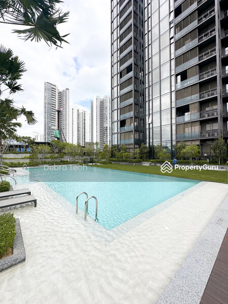 Lounge pool