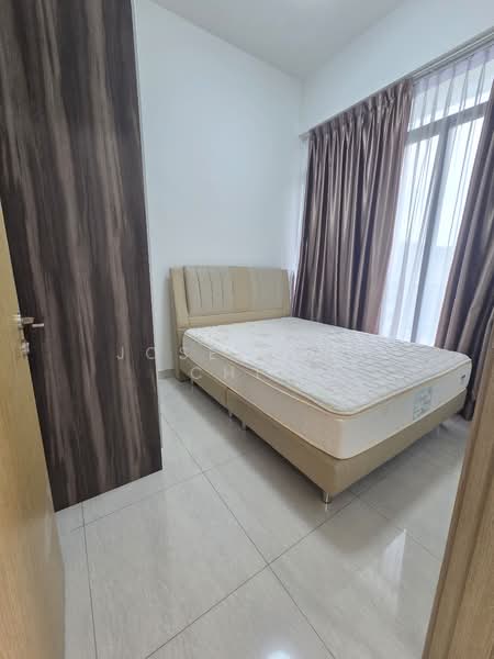 KAP Residences Condominium For Sale at S$ 1,650,000 | PropertyGuru Singapore - Master bedroom with bathroom