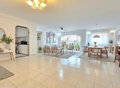 For Sale - 528 Woodlands Drive 14