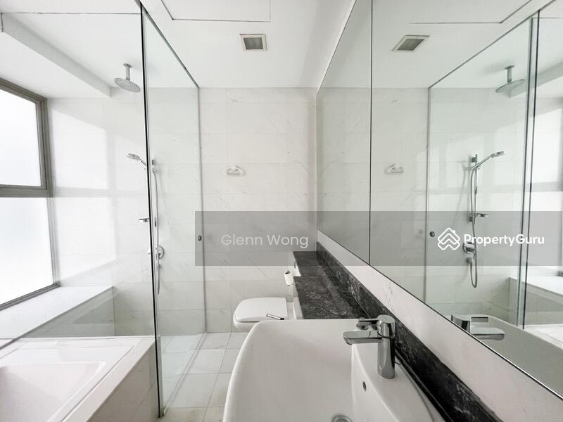Queen Ensuite w Patio