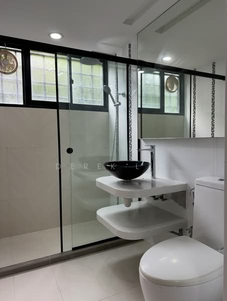 Lakeview Estate, 97A Upper Thomson Road, 3 Bedrooms, 1,615 sqft, Apartment For Rent, by Derek Lee, 60079064 - Master Bathroom - PropertyGuru.com.sg