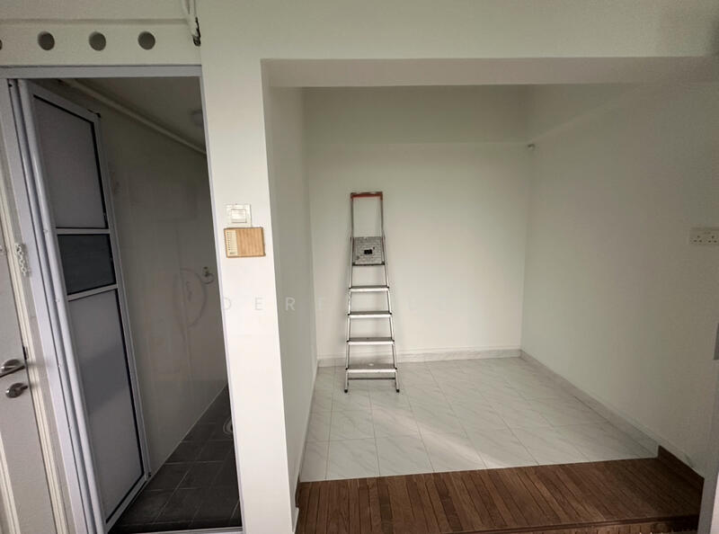 Lakeview Estate, 97A Upper Thomson Road, 3 Bedrooms, 1,615 sqft, Apartment For Rent, by Derek Lee, 60079064 - Storage area and 3rd bathroom - PropertyGuru.com.sg