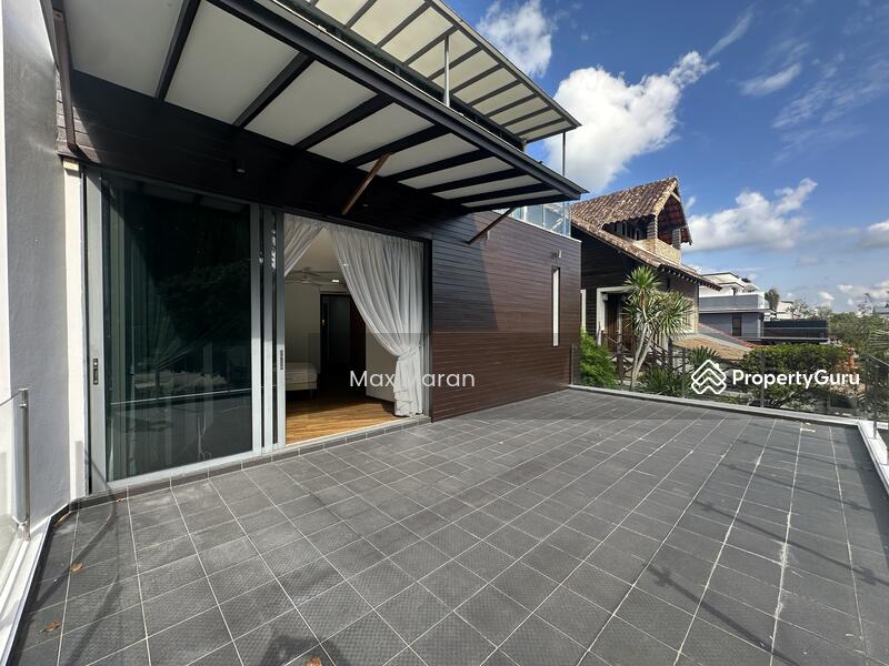 Large outdoor Patio