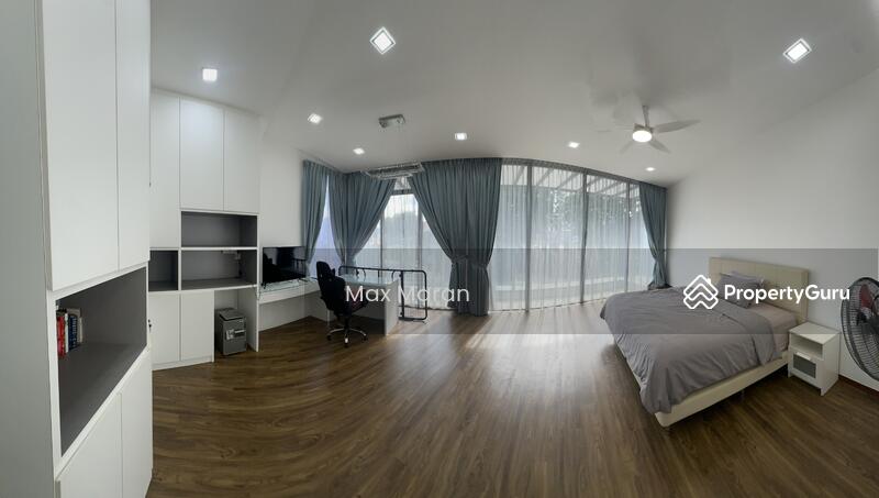 Super huge master bedroom 