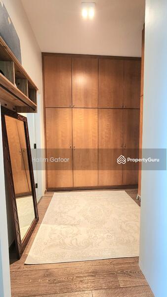 Walk-in wardrobe 
