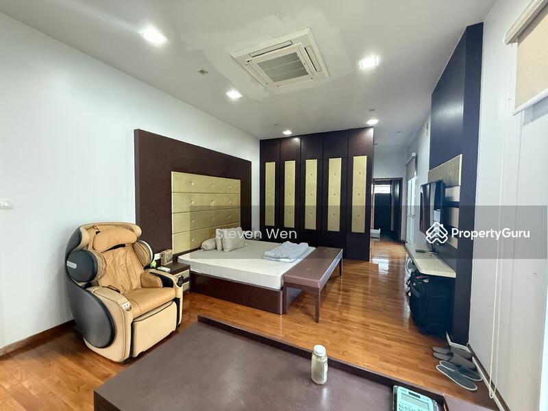 For Sale - 3 Storey Bungalow FH walk to Bartley MRT