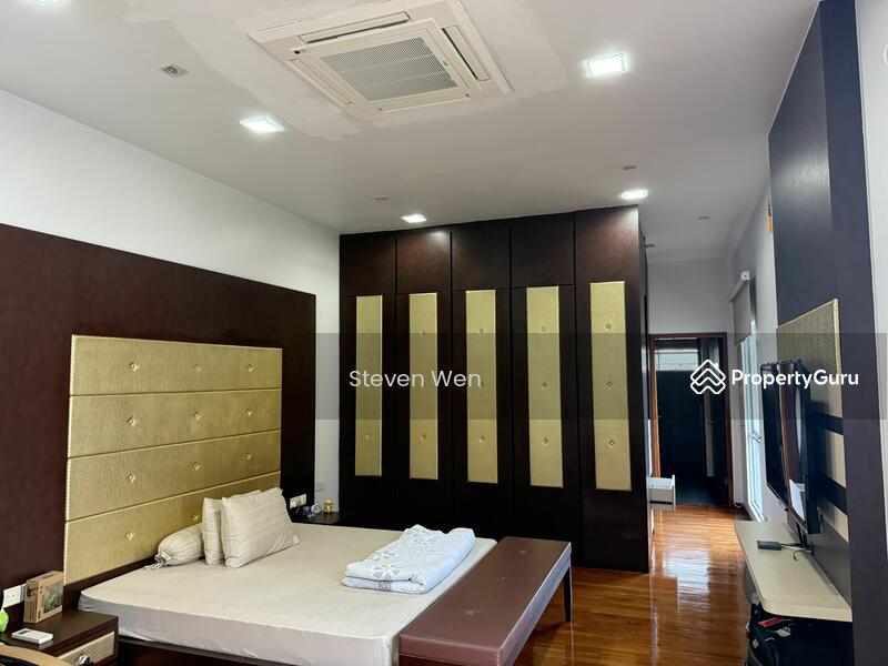 For Sale - 3 Storey Bungalow FH walk to Bartley MRT