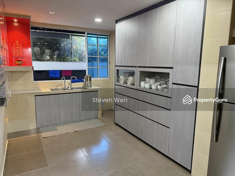 For Sale - 3 Storey Bungalow FH walk to Bartley MRT