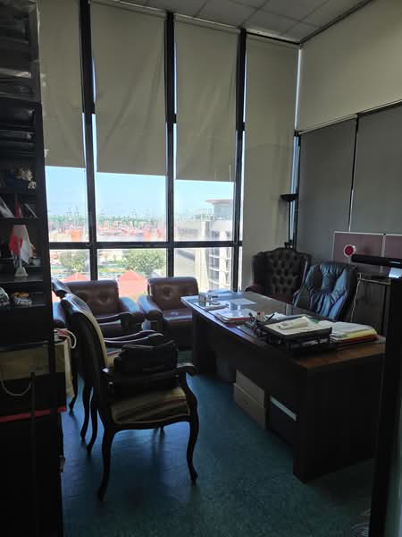 Citilink Warehouse Complex, 102E Pasir Panjang Road, 1,711 sqft, Light Industrial (B1) For Sale, by Clifton Ching, 60079674 - Study - CommercialGuru.com.sg