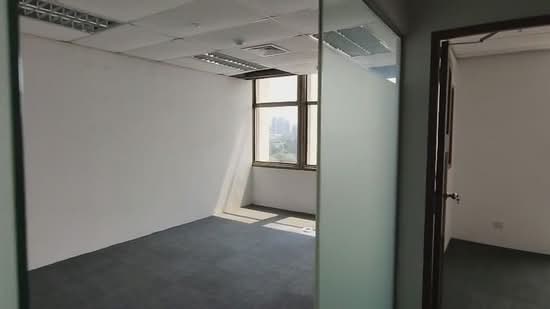 Peninsula Plaza, 111 North Bridge Road, 1,500 sqft, Office For Rent, by Henry Ng, 60079973 - CommercialGuru.com.sg