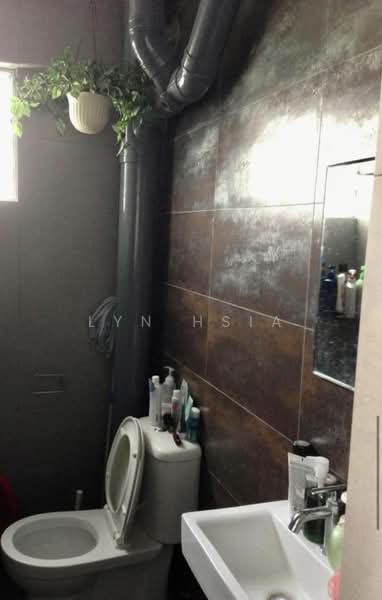176 Bishan Street 13, 176 Bishan Street 13, 2 Bedrooms, 700 sqft, HDB Flat For Rent, by Lyn Hsia, 60079980 - Bathroom - PropertyGuru.com.sg