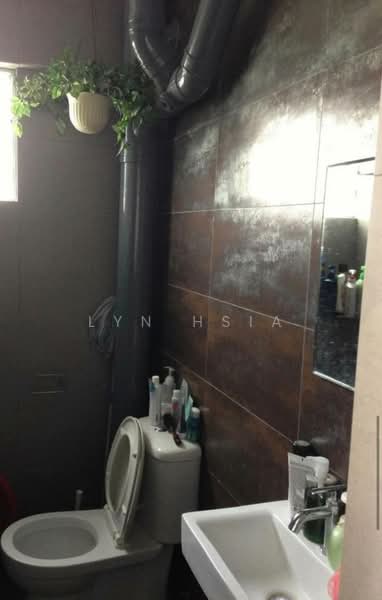 176 Bishan Street 13, 176 Bishan Street 13, 2 Bedrooms, 700 sqft, HDB Flat For Rent, by Lyn Hsia, 60079980 - Bathroom - PropertyGuru.com.sg