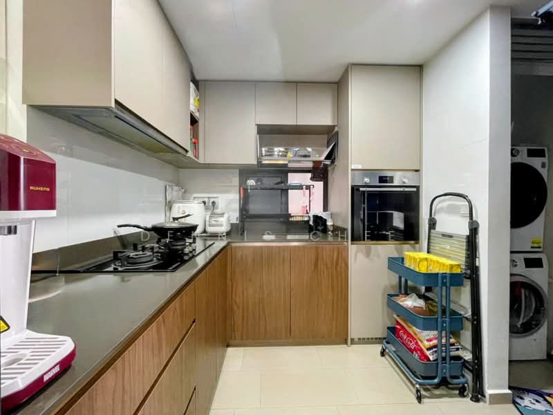 Whistler Grand Condominium For Sale at S$ 2,580,000 | PropertyGuru Singapore - Kitchen