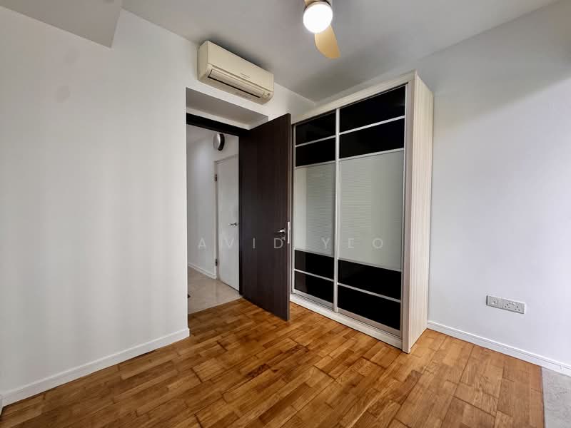 Thomson Grand Condominium For Sale at S$ 1,700,000 | PropertyGuru Singapore - Common bathroom