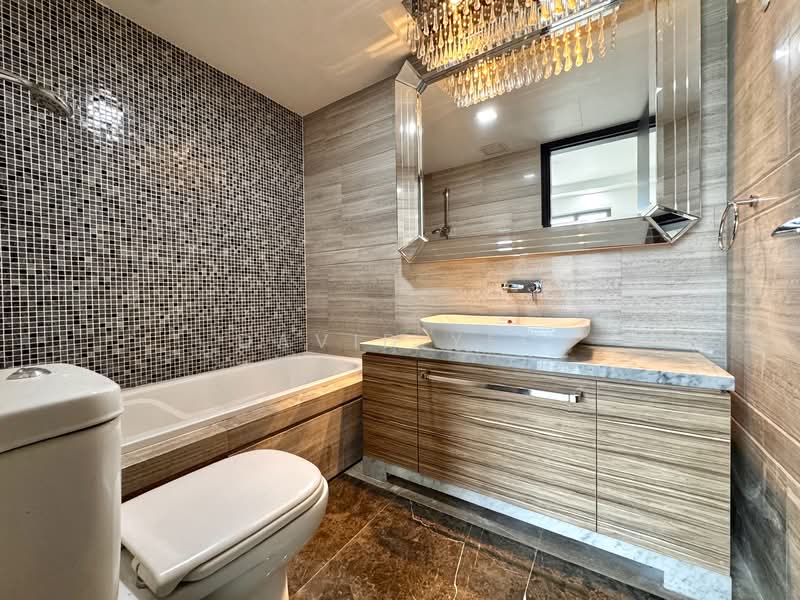 Thomson Grand Condominium For Sale at S$ 1,700,000 | PropertyGuru Singapore - Master Bathroom