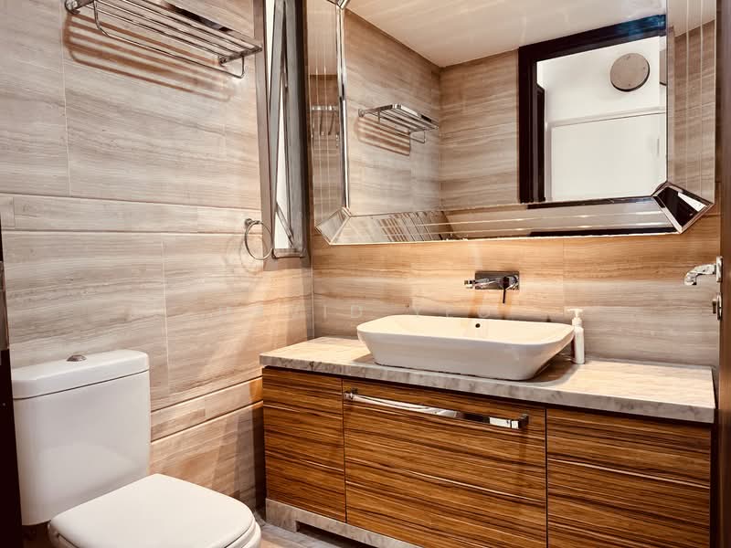 Thomson Grand Condominium For Sale at S$ 1,700,000 | PropertyGuru Singapore - Common Bathroom