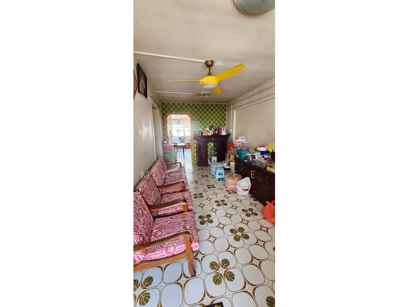 125 Bedok North Road HDB Flat For Sale at S$ 428,000 | PropertyGuru Singapore - Living Room
