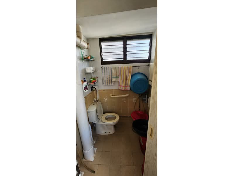 125 Bedok North Road HDB Flat For Sale at S$ 428,000 | PropertyGuru Singapore - Bathroom