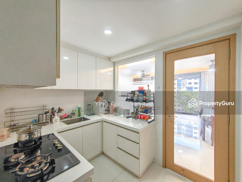 Spacious enclosed kitchen