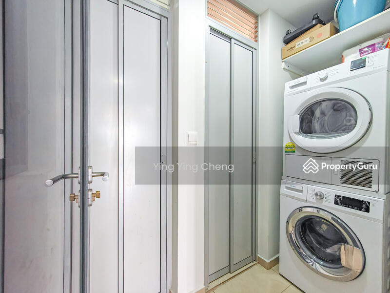 Yard with Utility Room and WC