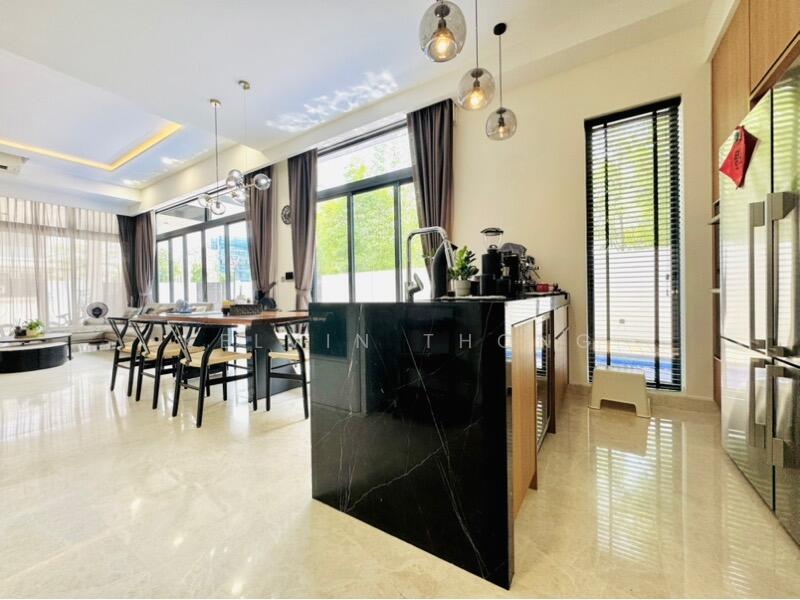 For Sale - Luxus Hills