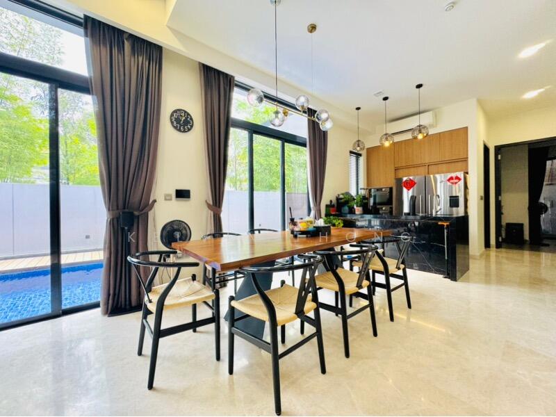 For Sale - Luxus Hills