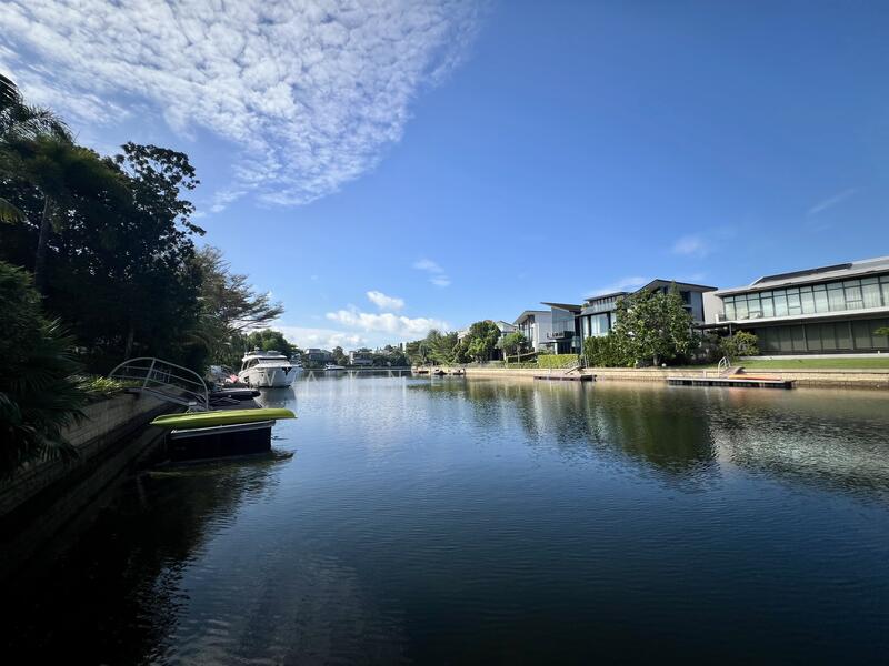 For Rent - Paradise Island