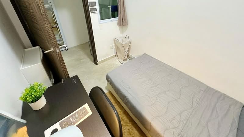 Villa De West, 385 Pasir Panjang Road, Room Rental, 120 sqft, Condominium For Rent, by Bennedict Tan, 60080609 - Bedroom - PropertyGuru.com.sg