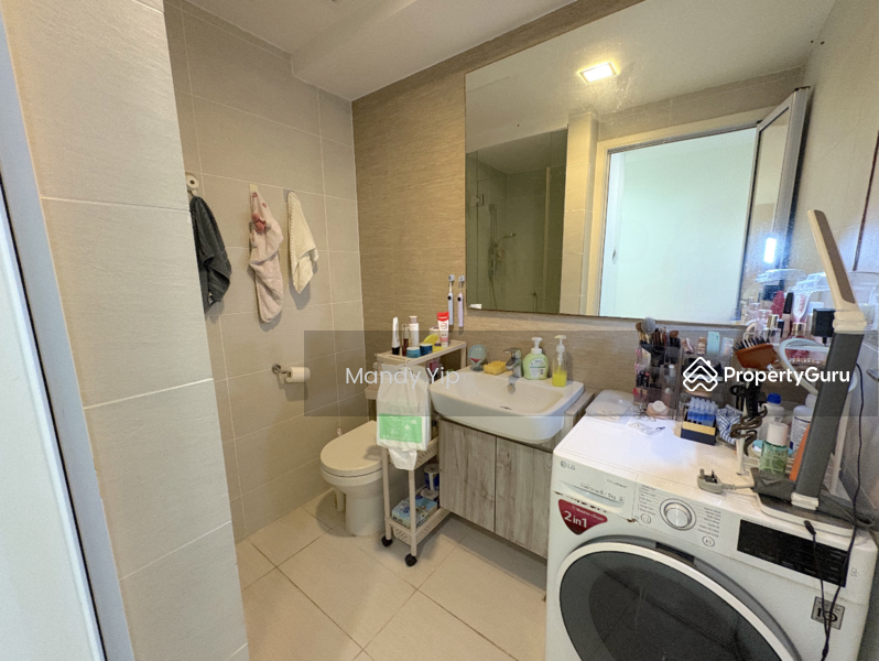 Dual Key - Studio Bathroom