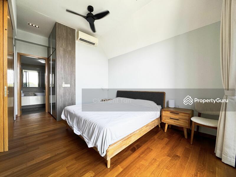 Master Bedroom (Level 2)