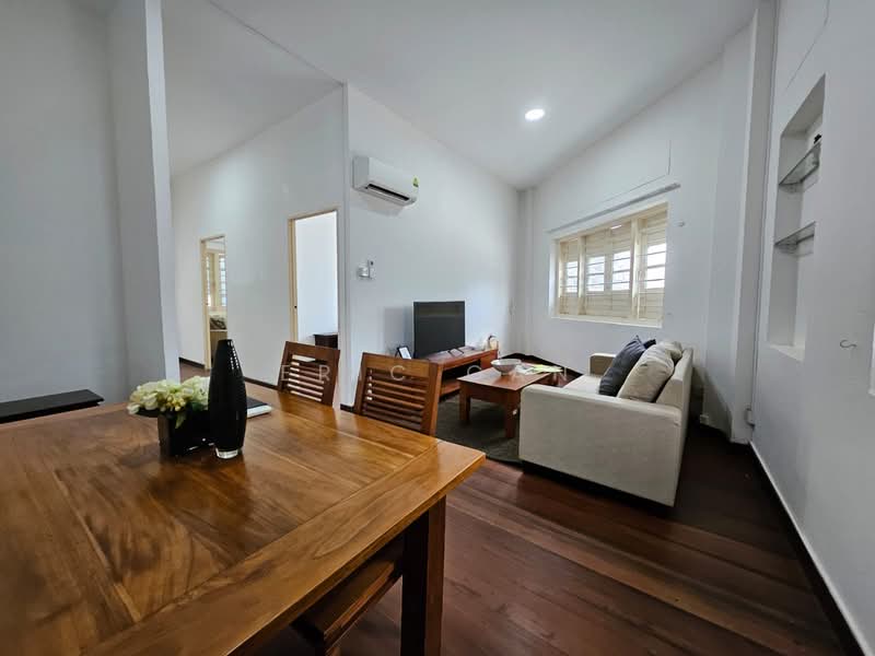 Lowland Road 2 Bedrooms ShopHouse Apartment, Lowland Road, 2 Bedrooms, 872 sqft, Shophouse For Rent, by Eric Gan, 60081941 - PropertyGuru.com.sg