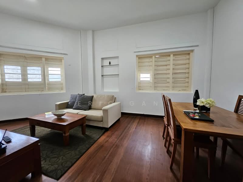Lowland Road 2 Bedrooms ShopHouse Apartment, Lowland Road, 2 Bedrooms, 872 sqft, Shophouse For Rent, by Eric Gan, 60081941 - PropertyGuru.com.sg