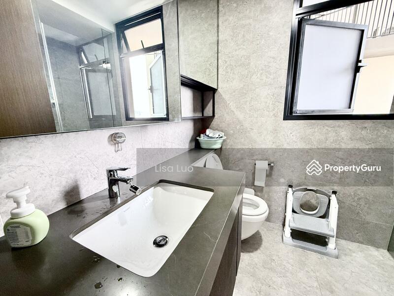 Common Bathroom 