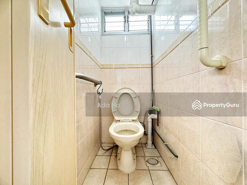 Toliet